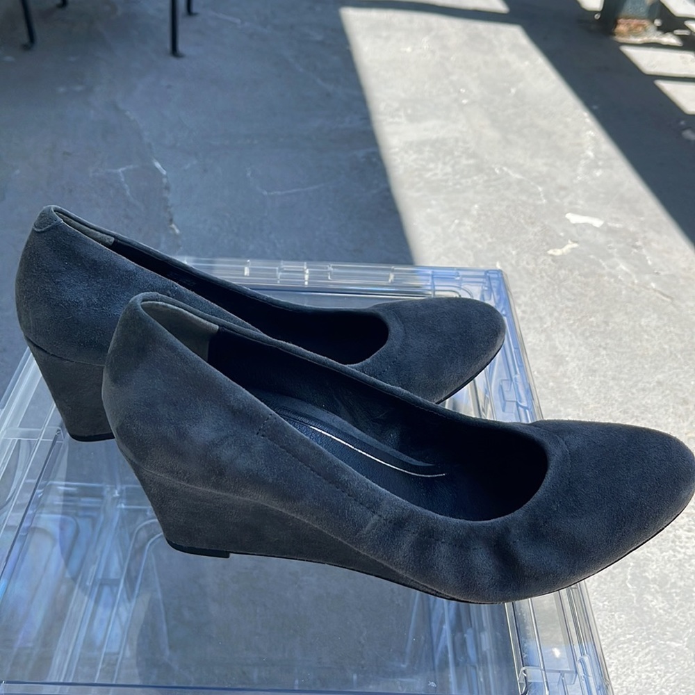 Vionic Gray wedge - Picture 4 of 6
